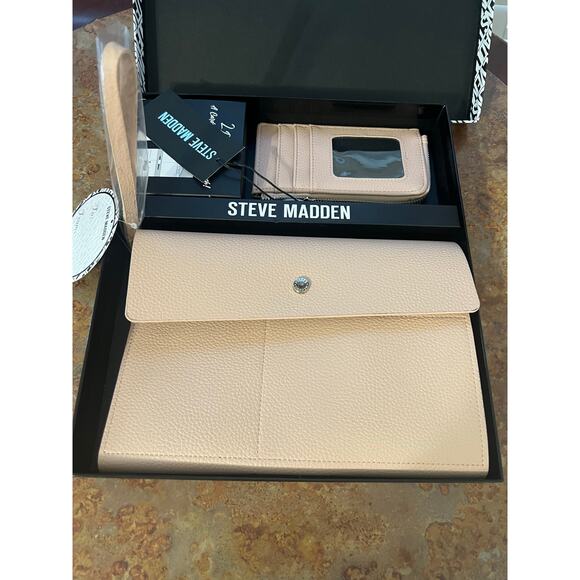 Steve Madden 2 Piece Set Card Case And Travel Pouch - Picture 2 of 6